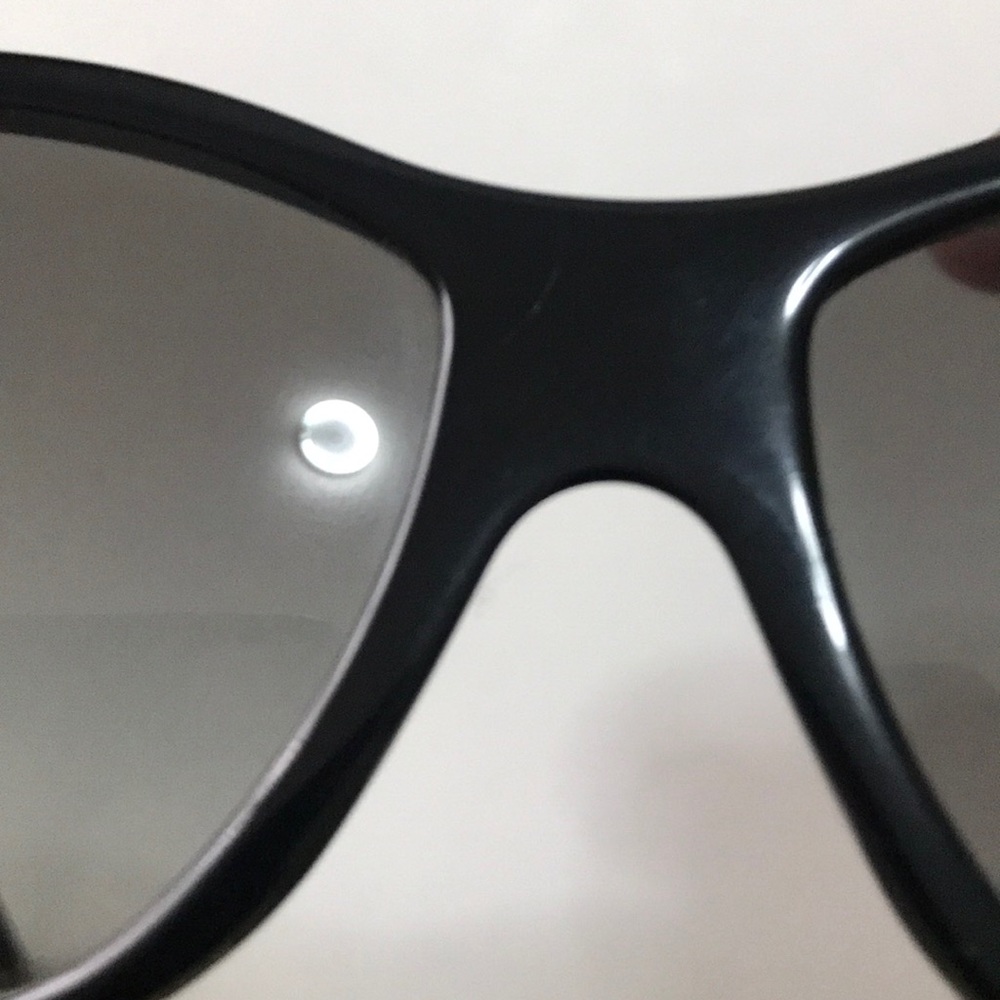 Authentic Burberry Black Sunglasses - Picture 4 of 8